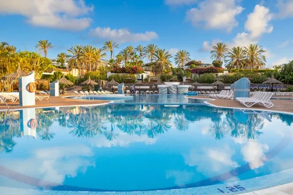 Illness, “poor” hygiene and “disrepair” reported at HL Club Playa Blanca, Lanzarote