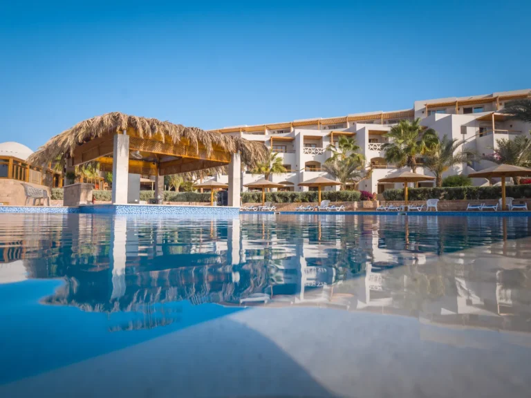 Brits tell of “violent” sickness bug at Fort Arabesque Resort, Egypt