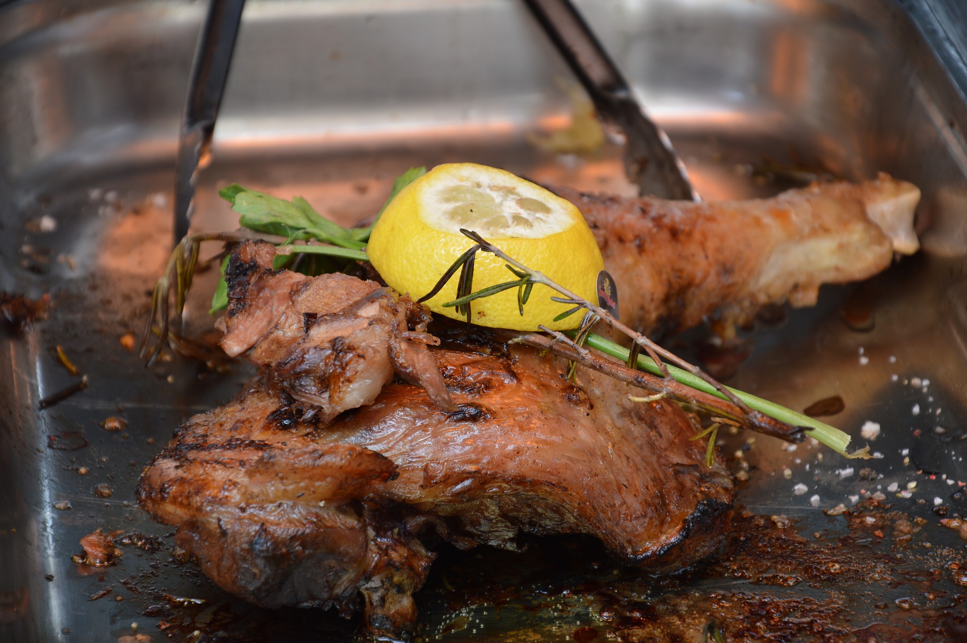 meat in serving tray